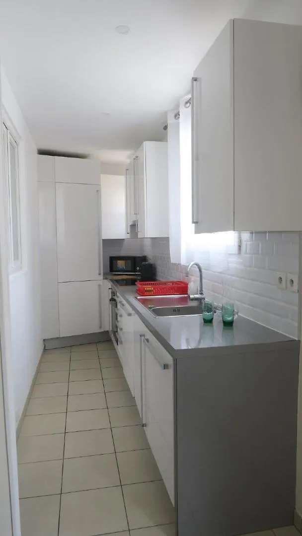 Quartier Sainte Marthe Paris 10 Apartment
