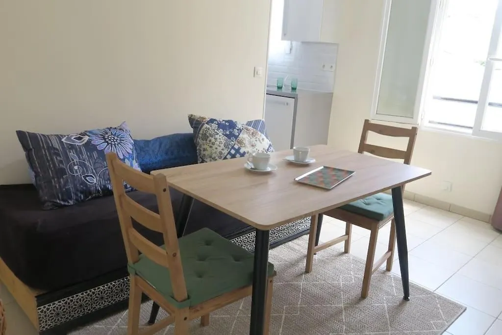 Quartier Sainte Marthe Paris 10 Apartment